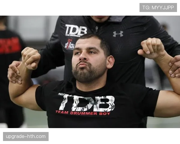 莫利纳临场战术调整助力球队胜利，关键时刻表现引人关注